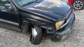 2003 Chevrolet TrailBlazer LS - Exterior Front Right Corner Image